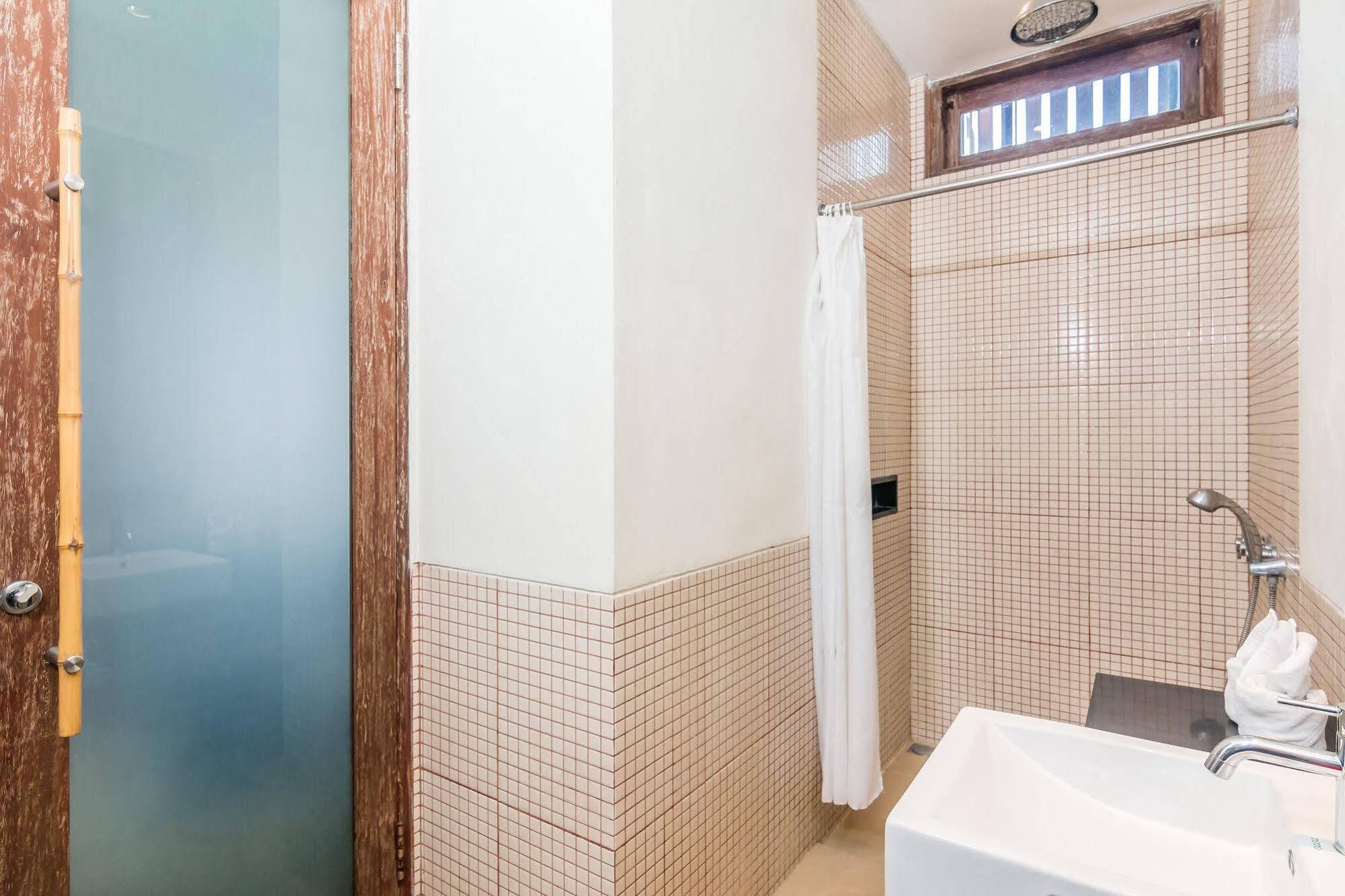 קוטה לומבוק Zen Rooms Badung Nyangnyang Sari מראה חיצוני תמונה